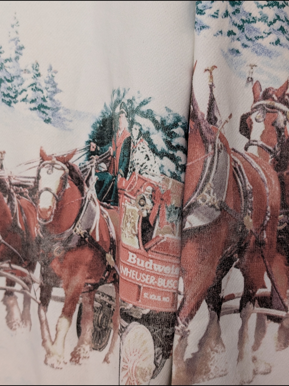 Abercrombie & Fitch Oversized Budweiser Clydesdale Holiday Graphic - Picture 5 of 16